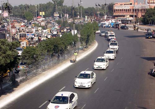 When you have a good road and good convoy/association (Jamath) of believers , You follow the Vehicle that is leading you. You do not worry about the road condition or the sign boards. Everything is centered in the one whom you follow. You follow his footsteps , and Shari'ah become easy for you, when you have a Shaykh, the burden and confusion is lifted from you, as you observe the photo and understand the meaning of watching the footstep and following the leading person.